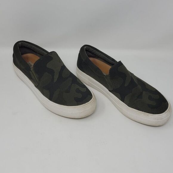 Steve Madden Gills Camo Canvas Slip On Shoes - Picture 4 of 7